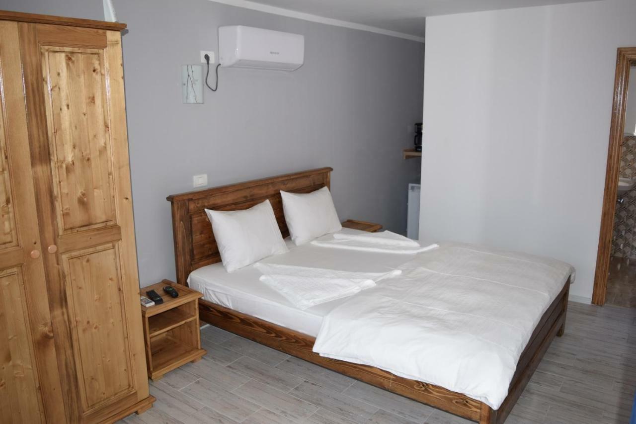 Casa Condrat Hotel Sfantu Gheorghe  Ngoại thất bức ảnh